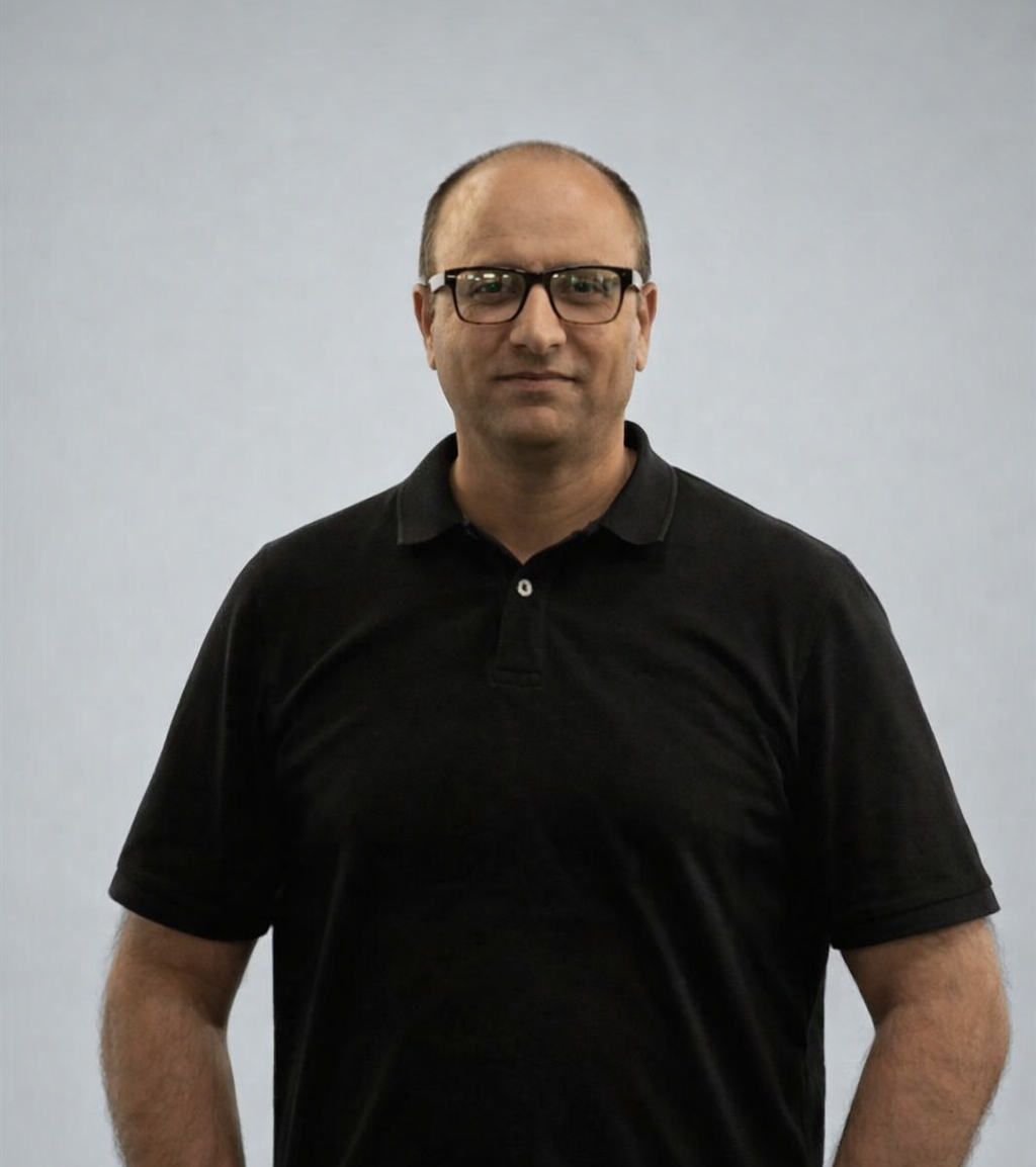 Director overseeing global IT operations and business strategy