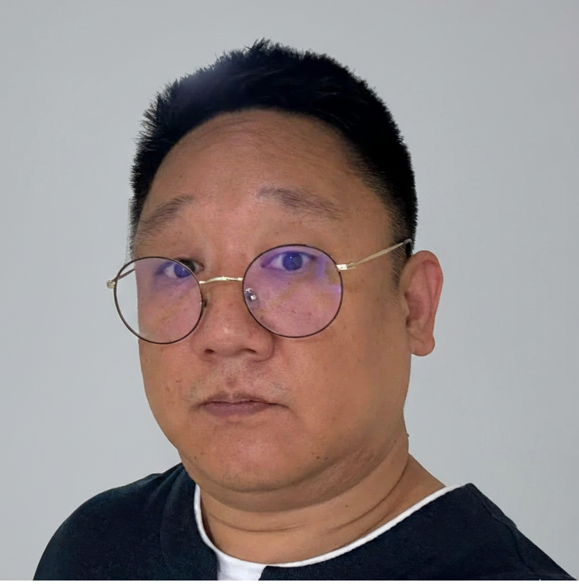 Senior IT support specialist providing enterprise technical support